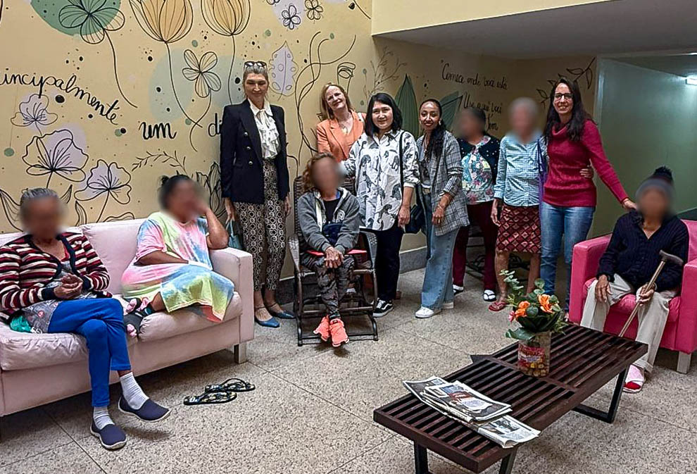 Embaixatrizes conhecem o trabalho atendimento a mulheres em situação de extrema vulnerabilidade social na Casa Flor