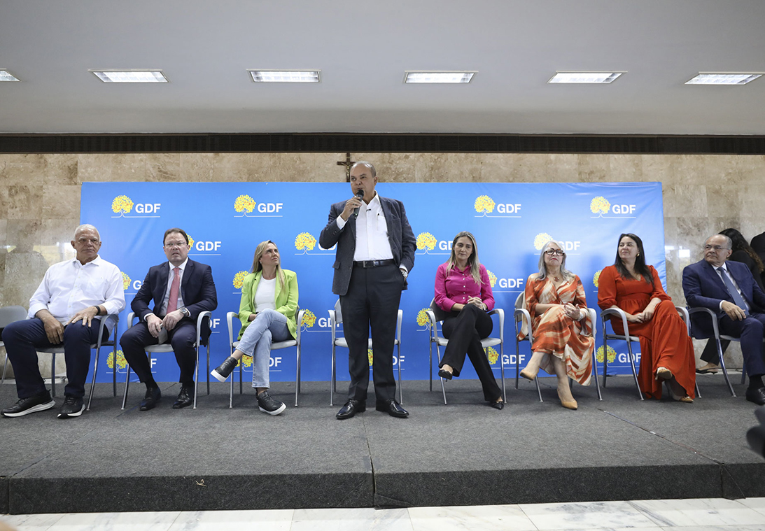 GDF vai construir usina fotovoltaica para atender 400 escolas públicas no DF com energia limpa